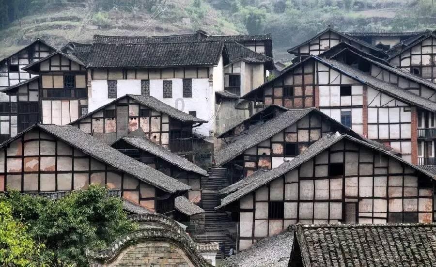 他是“知青诗魂”，疯癫20年，在精神病院和海子同时获诗歌最高奖