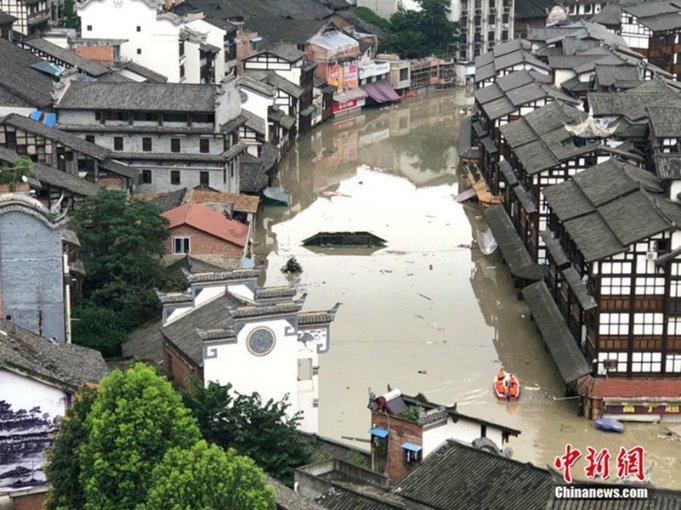 小猫钓鱼游戏龙王版有船